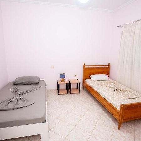 Connie'S Apartments Sarande Luaran gambar